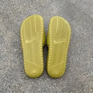 NIKE BENASSI SWOOSH
SLIDES NWT LEAF LEAVES GREENS APPLES Nike | Shoes | Nike Benassi Swooshslides Nwt Leaf Leaves  main image 2